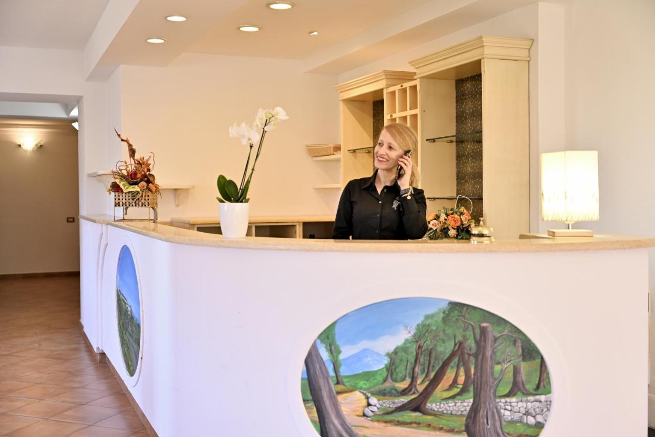 Hotel Marie Claire ラヌゼーイ エクステリア 写真