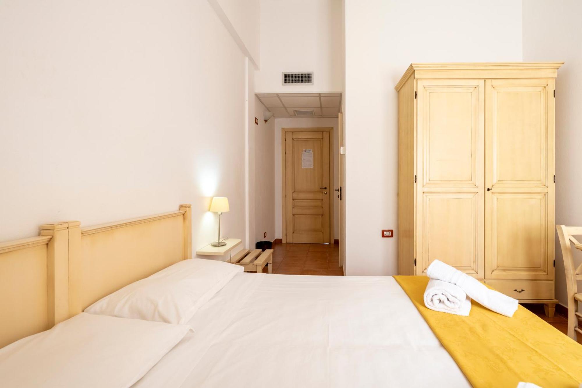 Hotel Marie Claire ラヌゼーイ エクステリア 写真